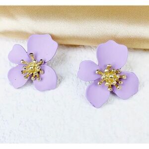 💜 Betsey Johnson Violet flower earrings 💜